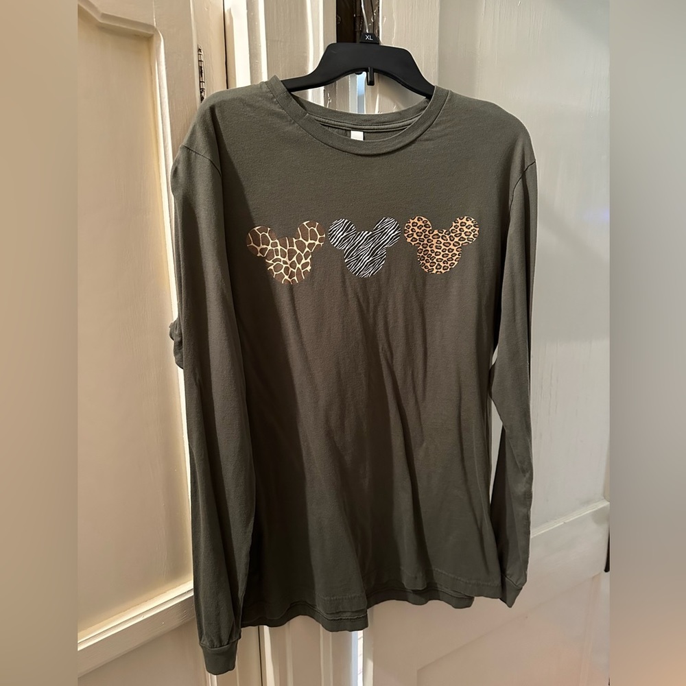 Disney animal kingdom themed shirt XL ladies